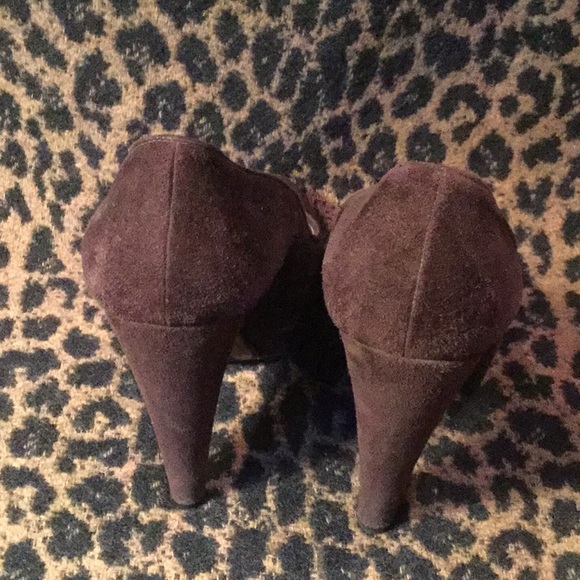 Prada chocolate brown suede pumps - Picture 4 of 6